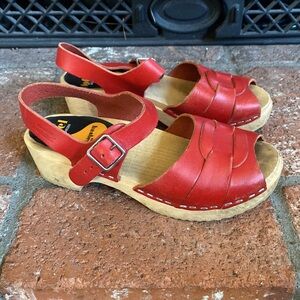 Swedish Hasbeens Red Leather Peep Toe Clog Sandals GIRLS US SZ 2 EU 33